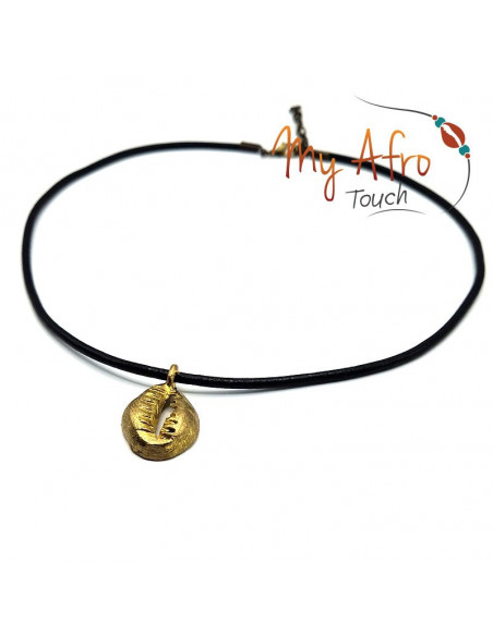 Collier ethnique en cuir et cauri artisanale en bronze