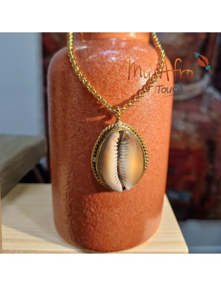 Collier chaine avec pendentif cauri marron
