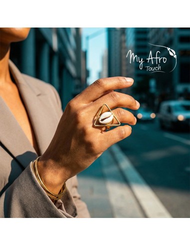 Bague triangle en bronze avec cauri – Modèle Aaru | My Afro Touch
